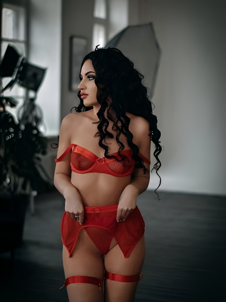 Елена привлекальеная девушка из Кальмиусского цена от 4000 руб