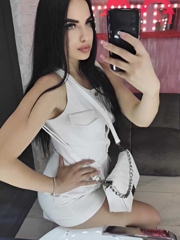 Юлия привлекательная девушка из Кальмиусского цена от 2000 руб