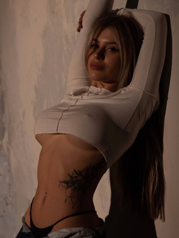 Лика привлекательная девушка из Кальмиусского цена от 3000 руб