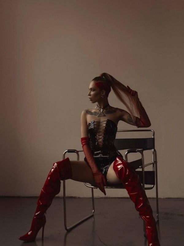 Полина привлекательная девушка из Кальмиусского цена от 4000 руб