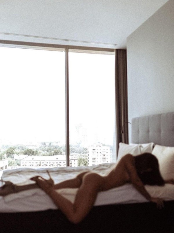 Юлечка привлекательная девушка из Кальмиусского цена от 5000 руб