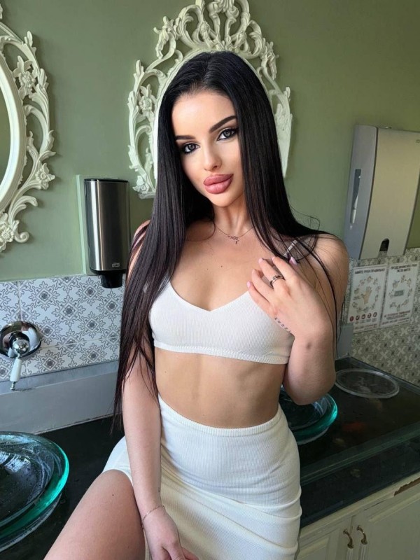 Яна привлекательная девушка из Кальмиусского цена от 9000 руб