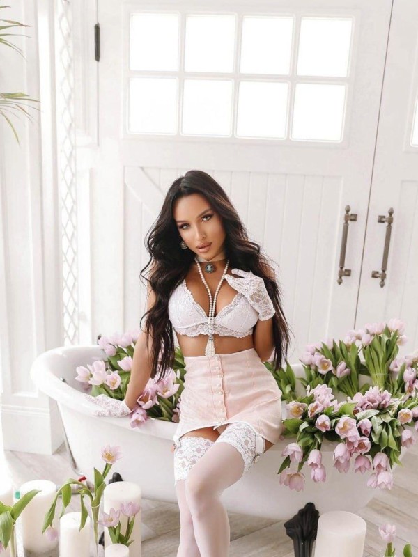 Оксана привлекательная девушка из Кальмиусского цена от 6000 руб