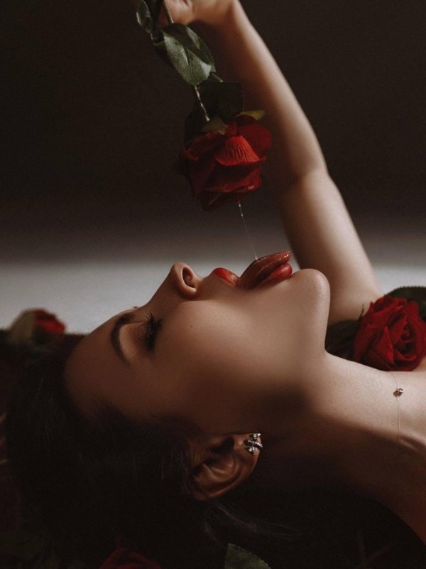 Варечка привлекательная девушка из Кальмиусского цена от 7000 руб